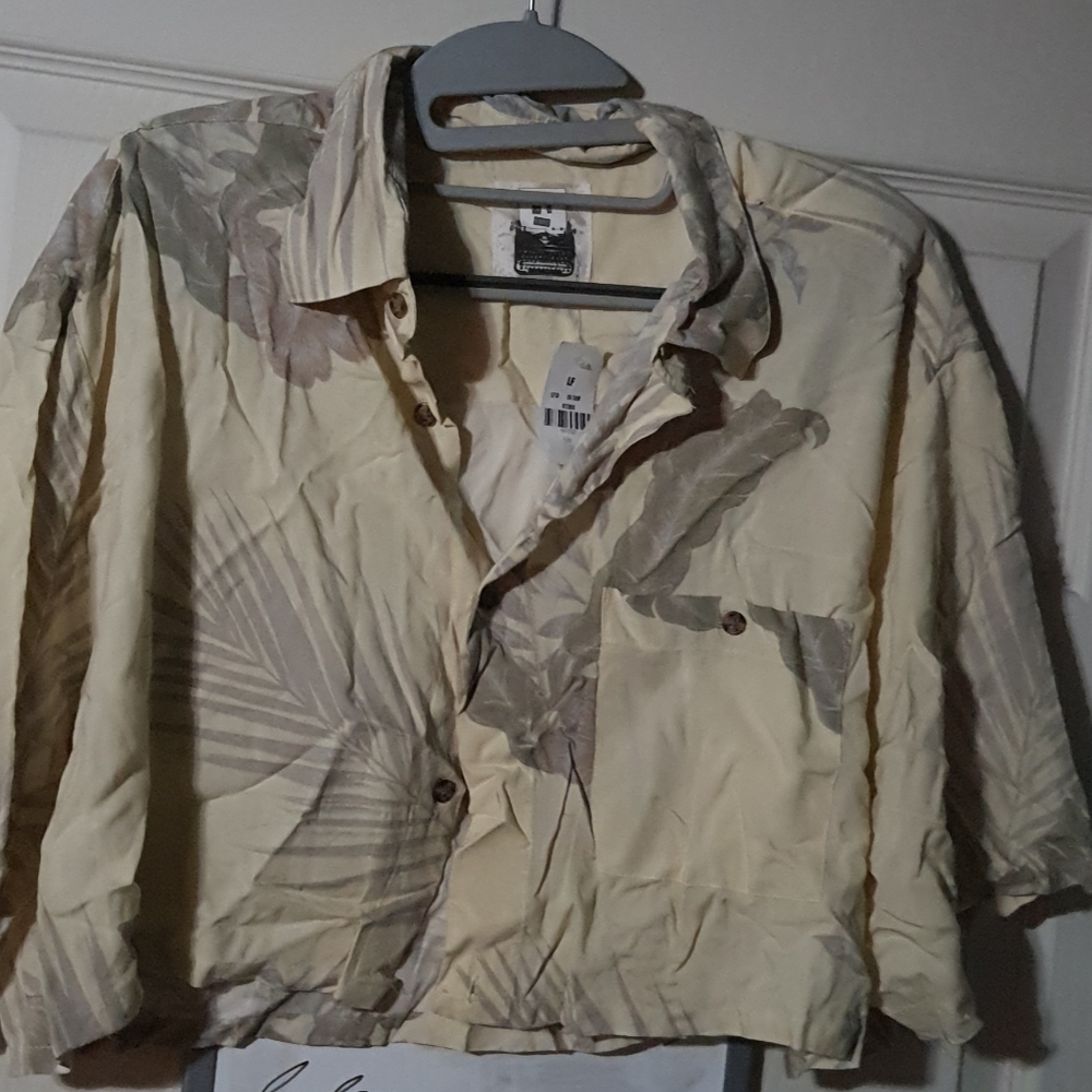 Neutral hawaiian shirt
